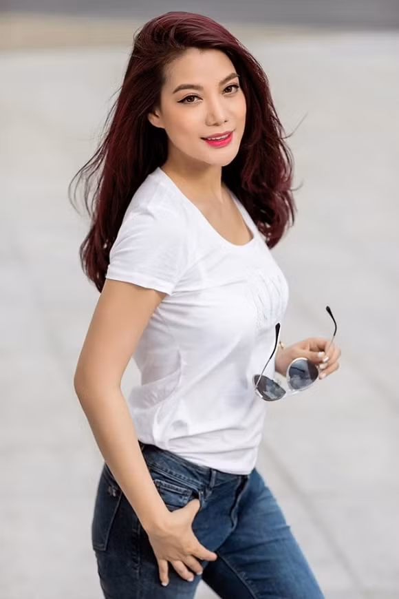 Ngoài 40 tuổi, nhưng nhan sắc của Trương Ngọc Ánh vẫn khiến thiếu nữ phải e dè.