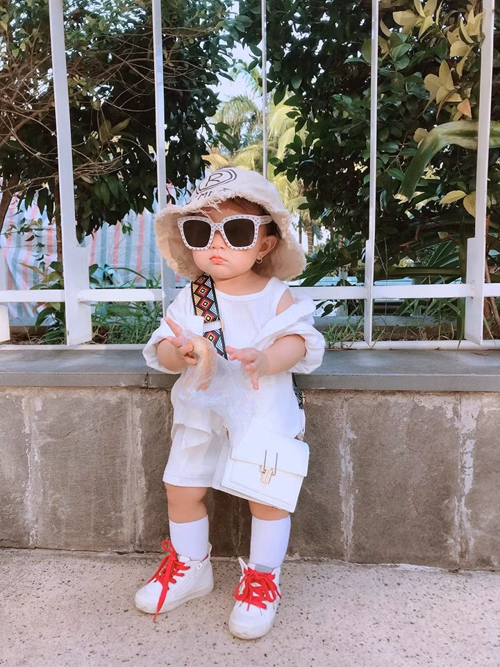 Gay tranh cai vi cho con gai dien do thoi thuong, Tra Ngoc Hang noi gi?-Hinh-2