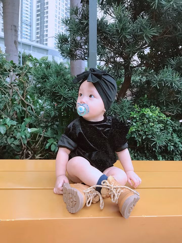 Gay tranh cai vi cho con gai dien do thoi thuong, Tra Ngoc Hang noi gi?