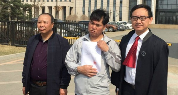 Nguoi dan ong ngoi tu oan vi toi giet nguoi suot 1/4 the ky