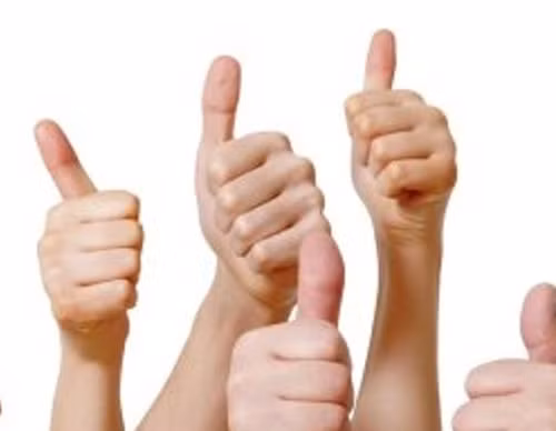 Ngón tay cái ngắn và to, đây là người nhiệt tình, yêu thương cuồng nhiệt, khả năng kiềm chế cảm xúc không tốt. Ngón tay cái mảnh, đầu hơi bè, bạn là người bạo dạn, gan lì nhưng nhạy cảm và hay mơ mộng. Trong cuộc sống bạn gặp phải thất bại nhiều hơn thành công, đời sống chỉ ở mức đủ ăn đủ mặc.