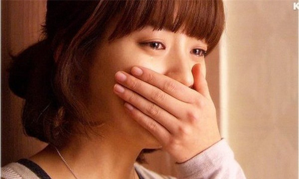 Suyt ngat khi day cua vao xem phong lam viec cua chong sap cuoi