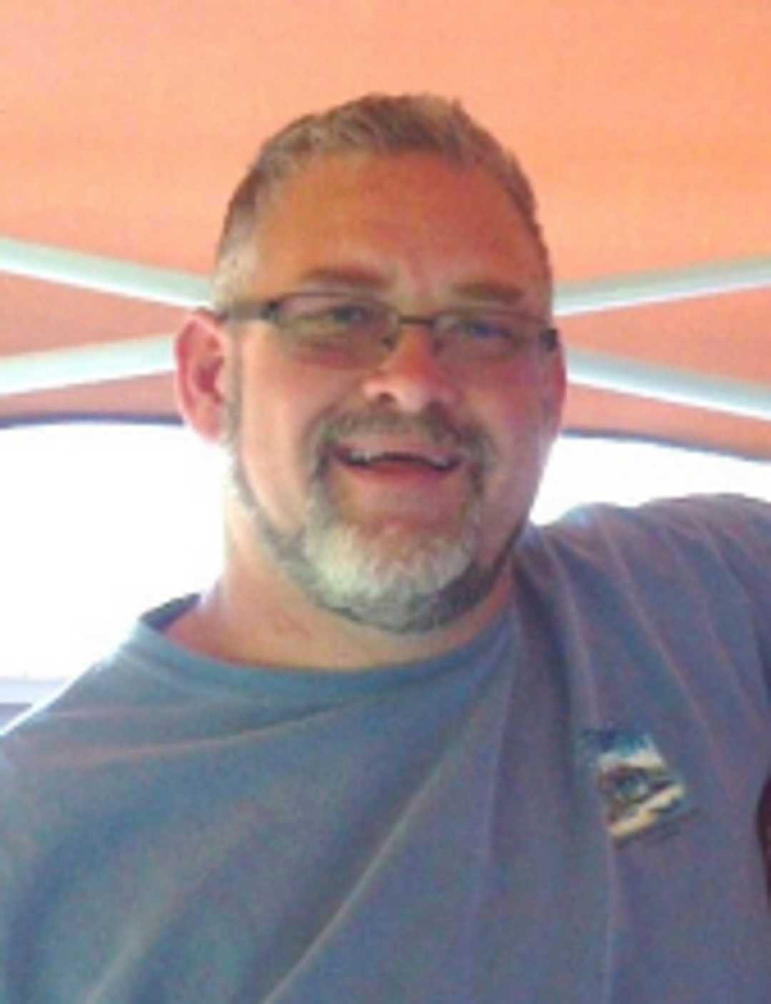 Nguoi dan ong My chet tham vi roi vao be axit nong