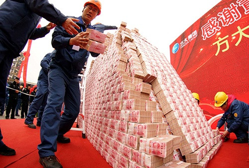 Cong ty Trung Quoc dung ca thap tien thuong Tet nhan vien