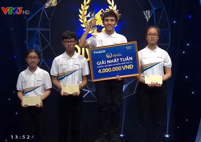 Nu thi sinh Duong len dinh Olympia 'mua quat' giong Kha Banh