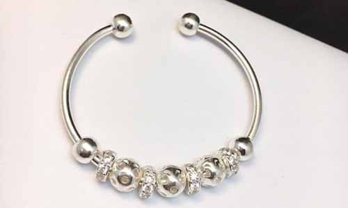 Truoc khi deo vong bac nen nho ky dieu nay keo mang hoa