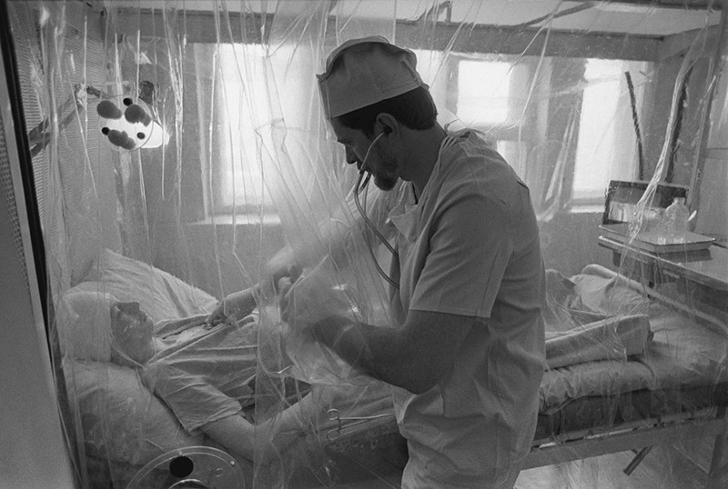 Bệnh viện số 6 của Moscow được dành riêng để điều trị cho các bệnh nhân bị nhiễm phóng xạ. Thảm họa Chernobyl đã khiến chính phủ Liên Xô phải sơ tán 115.000 người năm 1986 và 220.000 người những năm sau đó./.