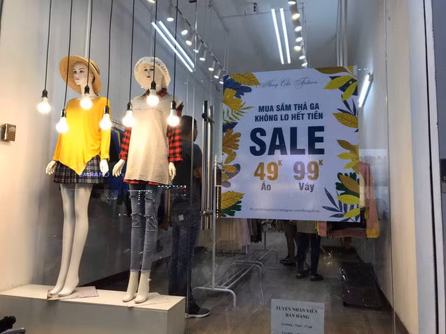 Su that ve viec giam gia len den 70% tai cac cua hang thoi trang