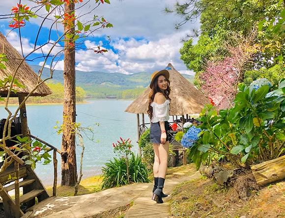 Quynh Nga lan dau len tieng truoc tin don da ly hon chong