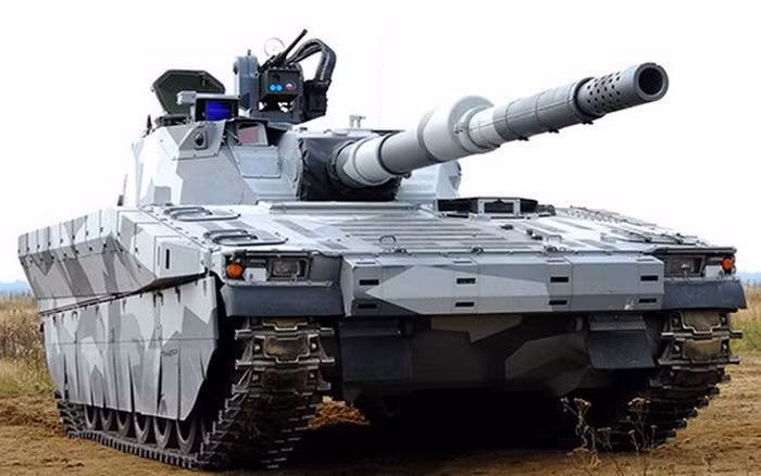 Binh si Thuy DIen bi xe tang can chet trong luc tap tran