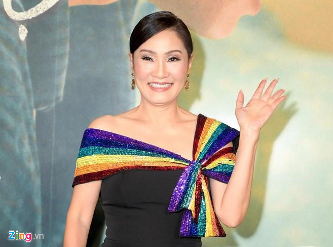 Hồi giữa tháng 8, Hồng Đào vai người mẹ trong phim điện ảnh Thưa mẹ con đi. Diễn xuất của Hồng Đào được đánh giá là điểm sáng nhất của phim. Trước đó, khi tham gia một vai nhỏ trong Cua lại vợ bầu, Hồng Đào cũng khiến khán giả ấn tượng với những câu nói đầy triết lý. Để kỷ niệm 30 năm làm nghề, chị và NSND Hồng Vân sẽ kết hợp tổ chức một live show trong năm nay.