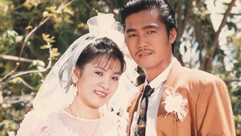 Đầu thập niên 90, sau khi đoàn kịch nói trẻ giải tán, Hồng Đào về đầu quân cho sân khấu 5B Võ Văn Tần. Đây là thời gian Hồng Đào thăng hoa nhất trong nghề diễn với những vở diễn thành công như: Ngôi nhà không có đàn ông, Giấc mộng kê vàng, Lôi vũ... Nhờ tài năng diễn xuất và gương mặt ăn hình, Hồng Đào thường xuyên xuất hiện trong các bộ phim nổi tiếng thời đó như: Nước mắt học trò, Sân ga tình yêu, Lẽ nào em không nhận ra anh...