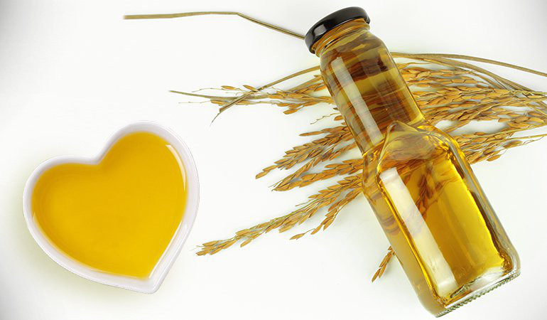  Dầu cám gạo tốt cho sức khỏe tim mạch. Dầu cám gạo cũng chứa gamma oryzanol, có tác dụng làm giảm lượng cholesterol xấu LDL, tăng lượng cholesterol tốt và tăng cường quá trình trao đổi chất của cơ thể.