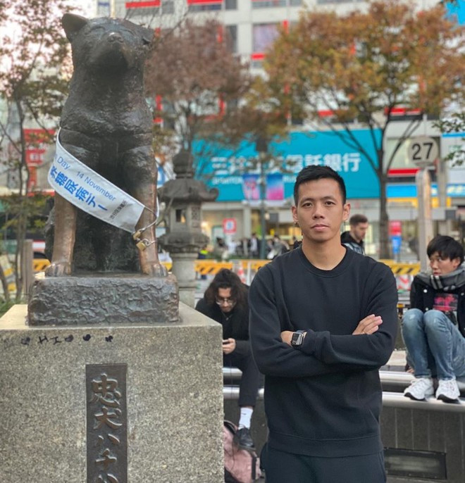 Văn Quyết - Huyền Mi kết hôn vào năm 2015 và hiện có một con trai. Năm vừa qua là một năm thi đấu thành công của chân sút sinh năm 1991 trong màu áo CLB Hà Nội. Anh cùng đội bóng thủ đô lần đầu vô địch giải bóng đá quốc gia V-League.