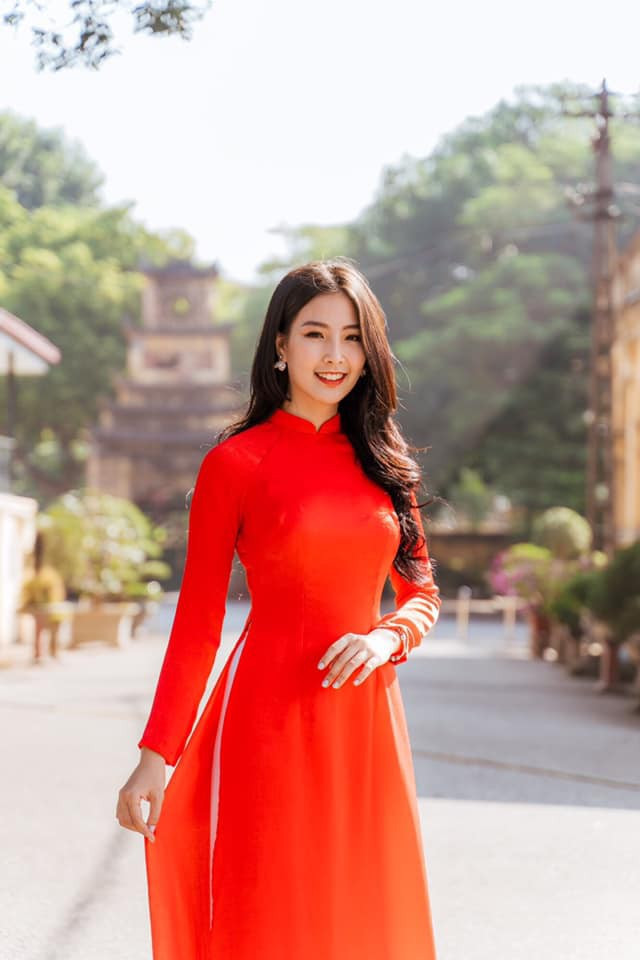 Trước đó, Nam Phương từng đạt một số giải thưởng về sắc đẹp như Á khôi cuộc thi Hoa khôi trường ĐH Hà Nội 2019, giải nhì cuộc thi Vẻ đẹp học sinh Chu Văn An năm 2015... Nữ sinh ĐH Hà Nội cũng cho biết cô từng thực tập truyền thông cho Trung tâm văn hoá Pháp và hỗ trợ truyền thông cho phái đoàn Wallonie Bruxelles. Hiện tại, cô đang làm MC cho Trung tâm văn hoá Pháp.