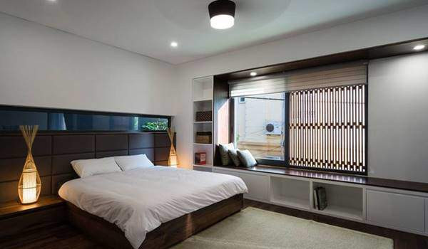 Phòng ngủ ấm cúng và thoáng.