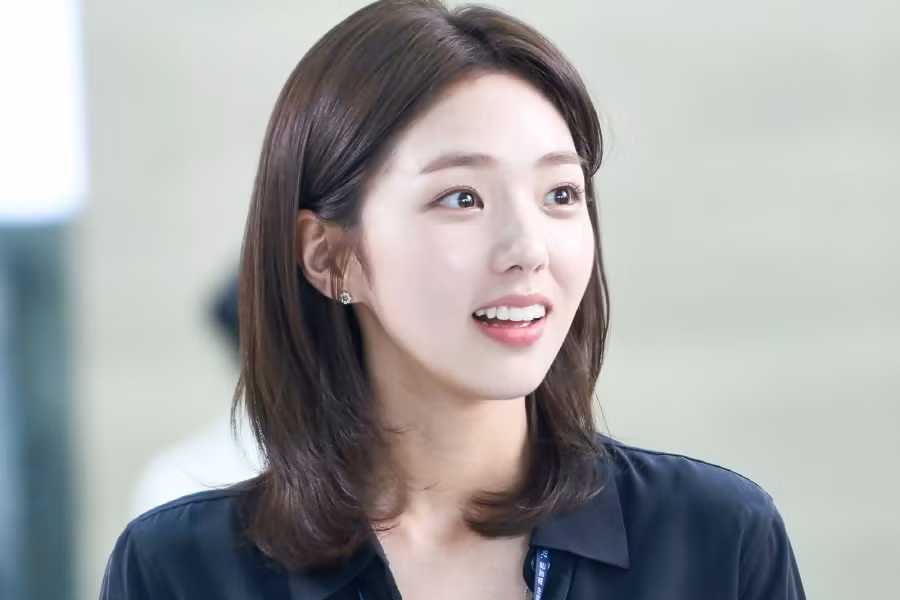 Chae Soo Bin: Tân binh sinh năm 1994 cũng là một trong những mỹ nhân 9X được săn đón nhất của màn ảnh nhỏ Hàn Quốc những năm gần đây. Sau vai diễn đầu tay trong phim My Dictator (2014), Chae Soo Bin bắt đầu có những bước phát triển rõ rệt trong sự nghiệp.