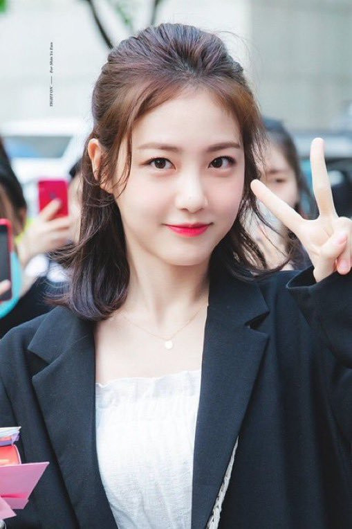 Với sự hậu thuẫn vững chắc từ JYP cũng như những tố chất vốn có về nhan sắc và tài năng, Shin Ye Eun được tin tưởng sẽ còn tỏa sáng hơn nữa trong tương lai.