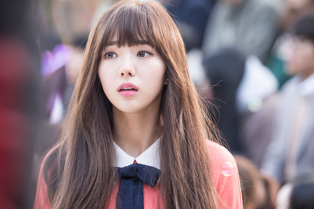 Where Stars Land đóng cùng Lee Je Hoon là tác phẩm mới nhất của Chae Soo Bin. Với vai diễn một cô nhân viên mới chăm chỉ, cương quyết nhưng gặp không ít khó khăn, xui xẻo, sao nữ sinh năm 1994 đã nhận được nhiều lời khen ngợi từ khán giả và giới chuyên môn.