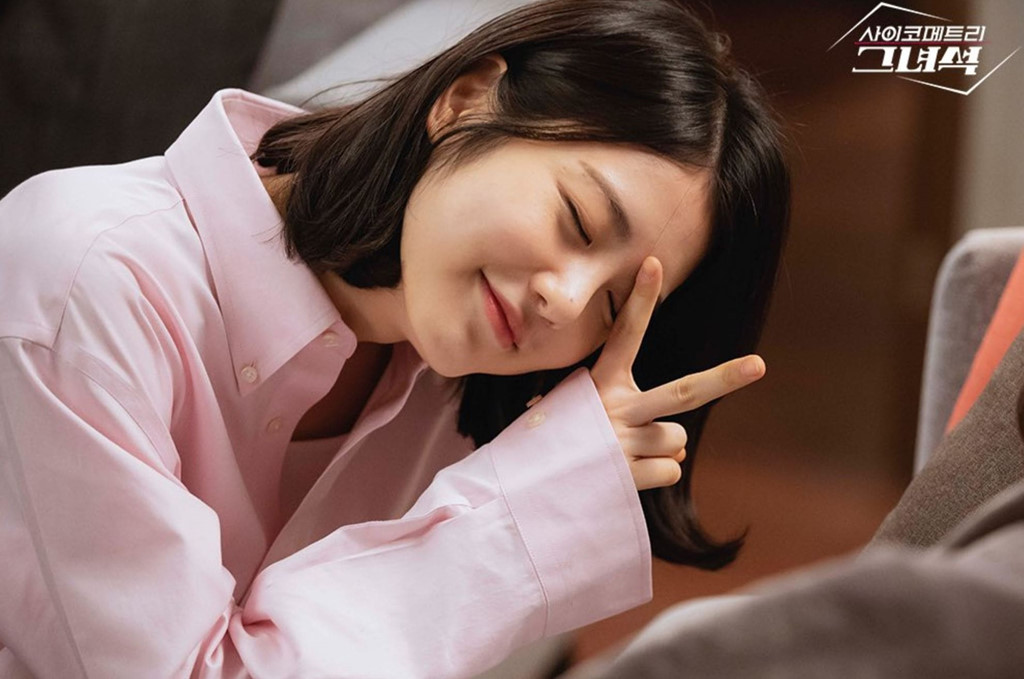 Cô được coi là “viên ngọc quý” trong lứa diễn viên trẻ thuộc công ty giải trí JYP. Ye Eun ra mắt trong web drama học đường mang tên A-Teen (2018). Năm 2019 đánh dấu bước phát triển vượt bậc trong sự nghiệp của nữ diễn viên 21 tuổi với vai chính trong phim truyền hình He is Psychometric, đóng cùng thành viên nhóm GOT7 - Jin Young. Tác phẩm này giúp nữ tân binh họ Shin mang về danh hiệu Ngôi sao của năm tại lễ trao giải Korea Drama Awards lần thứ 12.