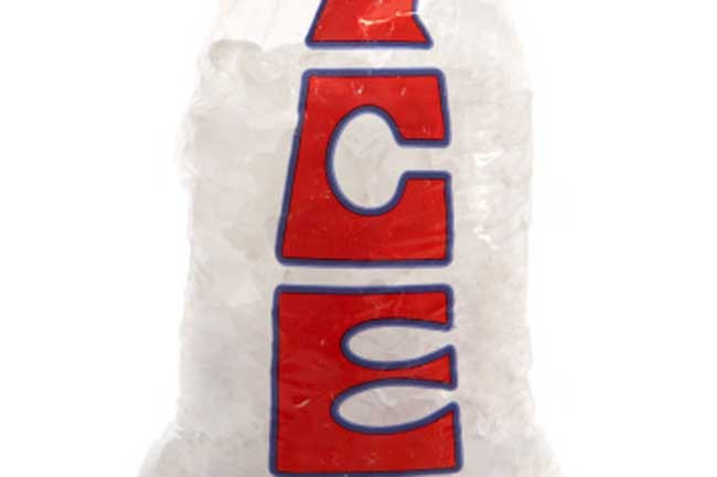 Túi chườm đá: Bạn có thể dùng túi đá chườm lên vết ong đốt, hoặc dùng vải sạch bọc đá lạnh chườm để làm giảm cơn đau do ong đốt.