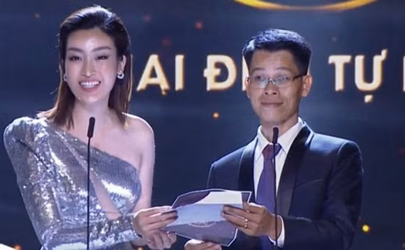 Do My Linh mac loi tren song truyen hinh khien Ha Anh Tuan phai 