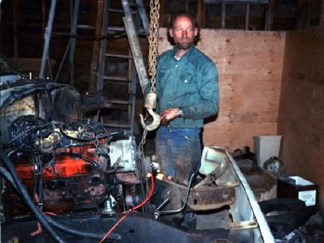 Vụ thảm sát ở Texas Chainsaw, ngôi nhà kinh hoàng của Ed Gein tại Wisconsin, chẳng phải cũng gắn liền với những khung cảnh hắc ám tương tự hay sao?