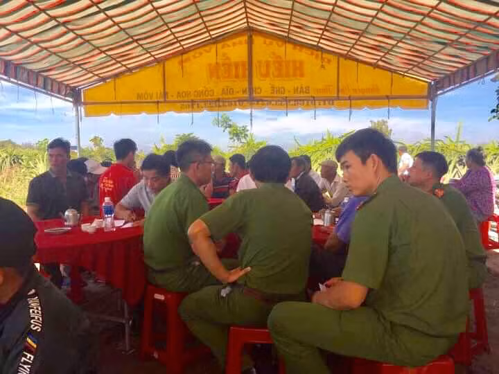 Den choi nha ban gai, thanh nien bi danh thiet mang