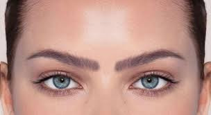 Không chỉ vậy, người có nét hung tướng này bản tính vô cùng lập dị, kỳ quái, thiếu hòa động, làm việc nóng nảy, bộp chộp, thiếu kiên nhẫn, đụng đâu hỏng đấy. Vậy nên, họ không được lòng đồng nghiệp và cấp trên, công danh trắc trở, vạn sự bất như ý.