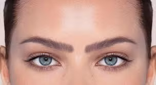 Không chỉ vậy, người có nét hung tướng này bản tính vô cùng lập dị, kỳ quái, thiếu hòa động, làm việc nóng nảy, bộp chộp, thiếu kiên nhẫn, đụng đâu hỏng đấy. Vậy nên, họ không được lòng đồng nghiệp và cấp trên, công danh trắc trở, vạn sự bất như ý.