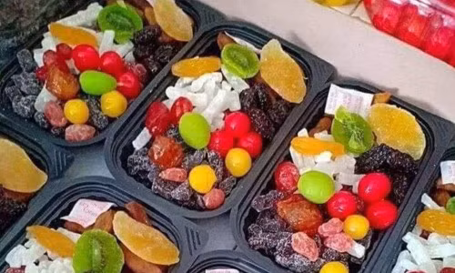 Mut Tet cao cap nhung gia lai re den giat minh, nhieu nguoi van mua