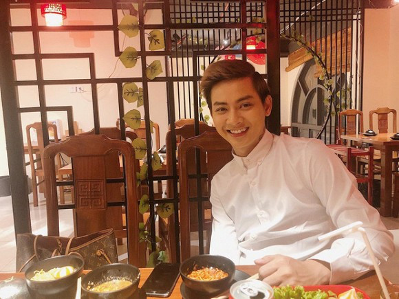 Hoai Lam lai xuat hien voi ve ngoai pho phac, tieu tuy-Hinh-2