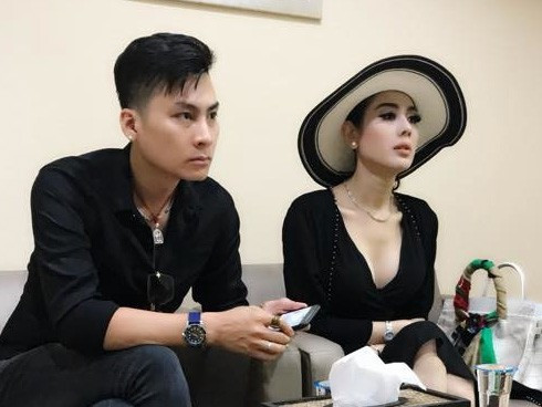 Lam Khanh Chi bat ngo doa ly di chong dien trai sau 1 nam ket hon-Hinh-2