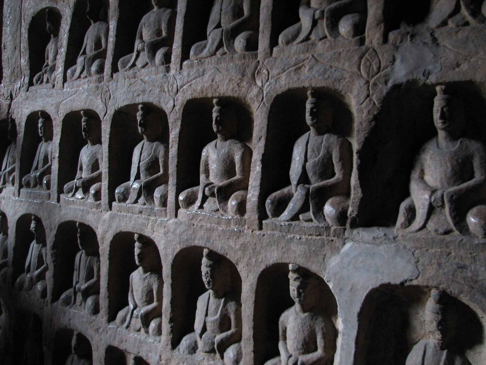 Hiện nay du khách tới đây không được vào thăm quan hang động mà chỉ được chiêm ngưỡng các tác phẩm ở bên ngoài.