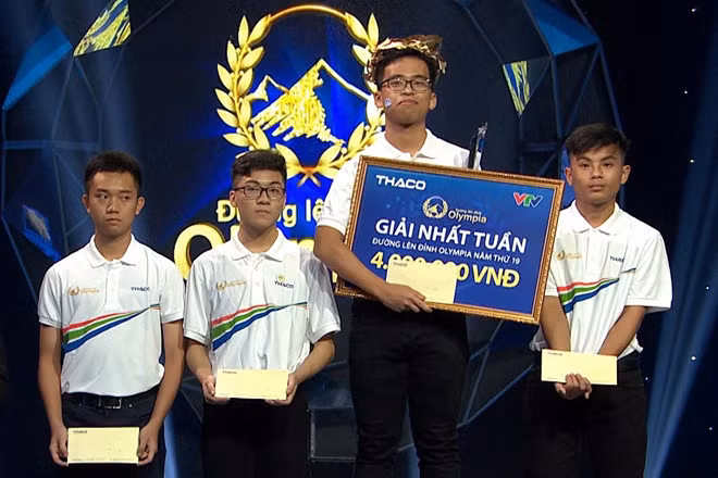 Cuoc thi tuan Olympia gay chu y vi toan nam sinh dien trai