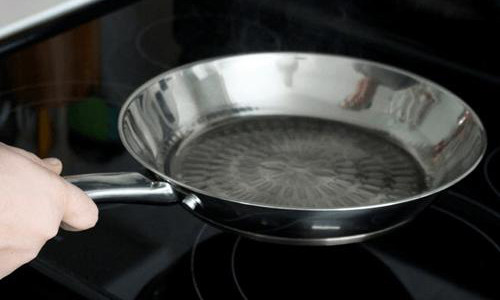 Dau bep noi tieng tiet lo meo bien chao sat thanh chong dinh