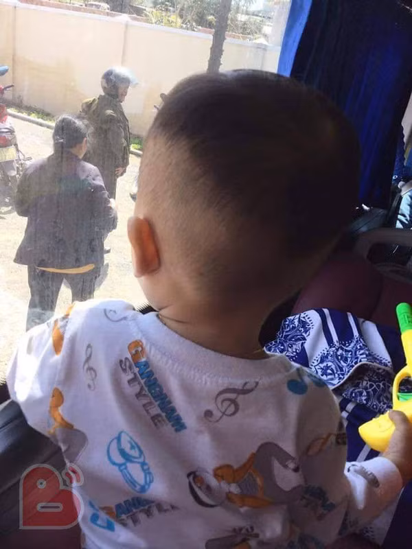 Rung rung nuoc mat canh ong ba ngoai vay tay chao chau-Hinh-2