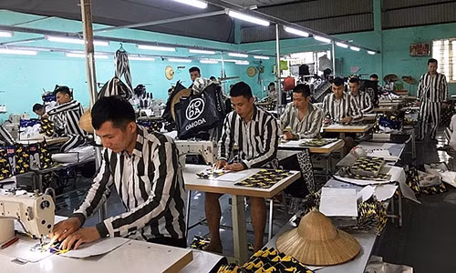 Nguoi vo khong mot loi trach chong co thoi “trang hoa”