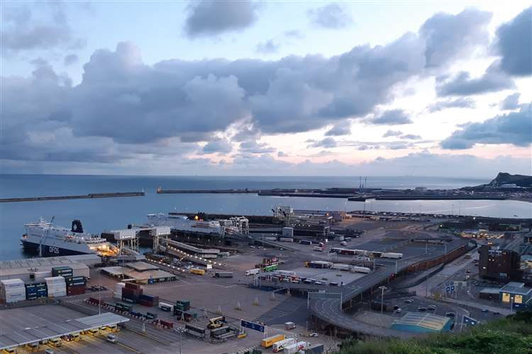 Am anh loi ke cua nguoi song sot vu 58 tu thi TQ trong xe ca chua