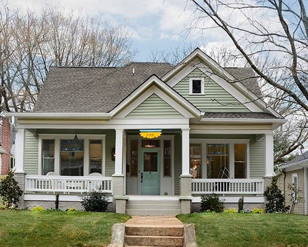 Cực kỳ ấn tượng với hệ mái dốc đồ sộ của ngôi nhà này.