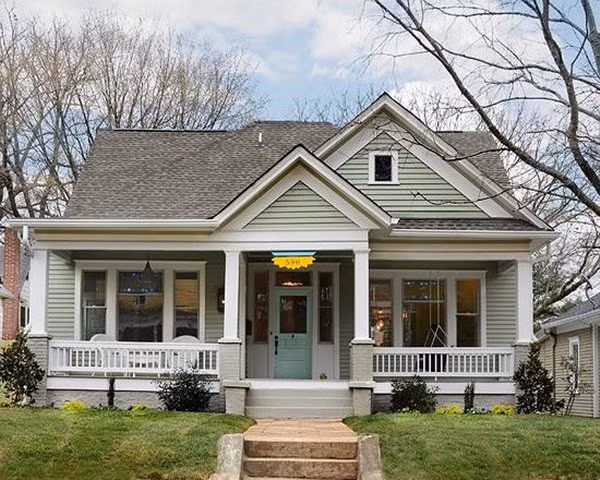 Cực kỳ ấn tượng với hệ mái dốc đồ sộ của ngôi nhà này.