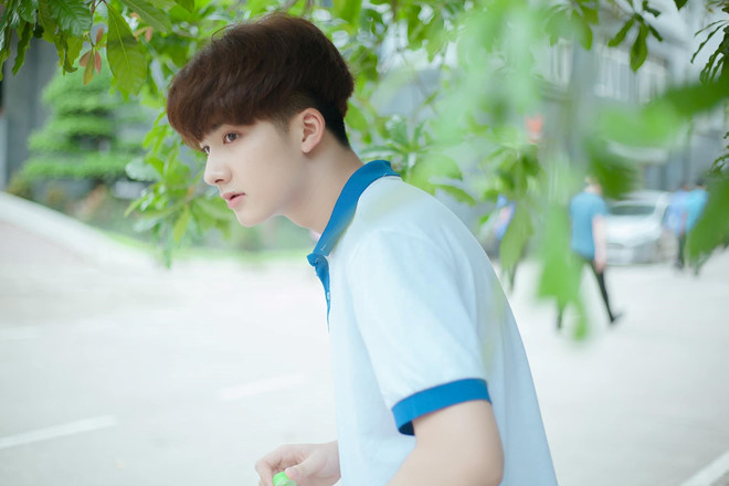 Nam sinh 2002 nói thêm những ngày qua, cậu nhận được nhiều tin nhắn, bình luận có nội dung "Muốn đến bắt anh về làm chồng". Số lượng người theo dõi trang cá nhân của 10X tăng hơn 3.000 và chưa có dấu hiệu ngừng lại. Chàng trai nói cậu yêu quý những người dành sự quan tâm cho mình.