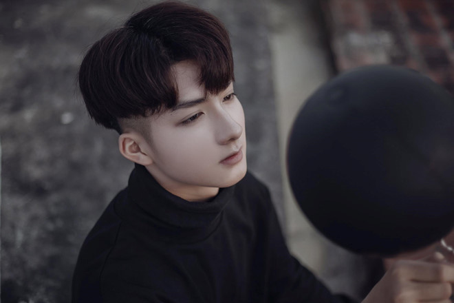 Bên cạnh nhiều lời khen đẹp trai, 10X Hà thành cũng thường xuyên nhận được lời thắc mắc: “Mũi có nâng không mà cao và thẳng vậy”. Nam sinh 17 tuổi khẳng định mũi mình tự nhiên và được thừa hưởng từ mẹ.