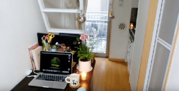 Khu vực làm việc cũng được bố trí theo phong cách cực kì tối giản.