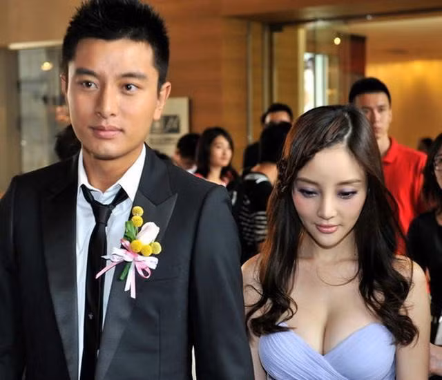 Sau vụ tai tiếng này, mọi hoạt động của Lý Tiểu Lộ trong làng giải trí bị đóng băng hoàn toàn. Cô tránh né giới truyền thông và hiếm khi xuất hiện trước công chúng. Báo chí Trung Quốc đưa tin cặp sao đã chính thức "đường ai nấy đi", nhưng người trong cuộc vẫn từ chối xác nhận. Được biết, họ đang tranh chấp quyền nuôi con gái. Mới đây, khi tham gia một show truyền hình Giả Nãi Lượng cho biết anh đang độc thân. Điều này thêm phần chứng minh cuộc hôn nhân của Giả Nãi Lượng và Lý Tiểu Lộ đã đổ vỡ.