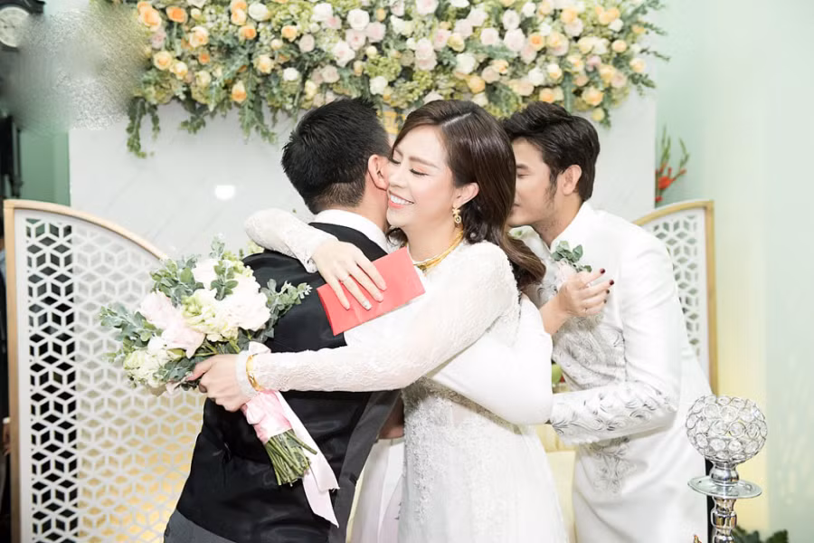 Diễn viên Anh Tài cho biết anh và người yêu Vũ Ngọc Ánh chuẩn bị đám cưới vào tháng 1/2019. Họ đã lên kế hoạch đám cưới từ lâu nhưng phải đợi đến khi kinh tế ổn định mới về sống chung một nhà. "Đám cưới của chúng tôi không hoành tráng như mọi người nhưng chắc chắn sẽ đặc biệt", anh hào hứng cho biết.