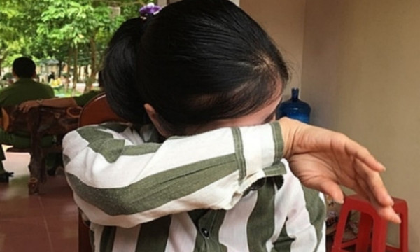 Nu pham nhan bo tron khoi trai giam giua gio nghi trua