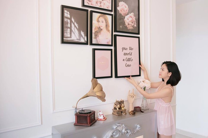 Trong nhà đâu đầu cũng có ảnh của cô nàng.