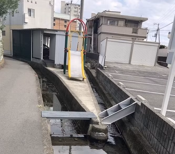 1. Bạn có dám chơi cầu trượt ở đây không? Nguồn: Bright Side