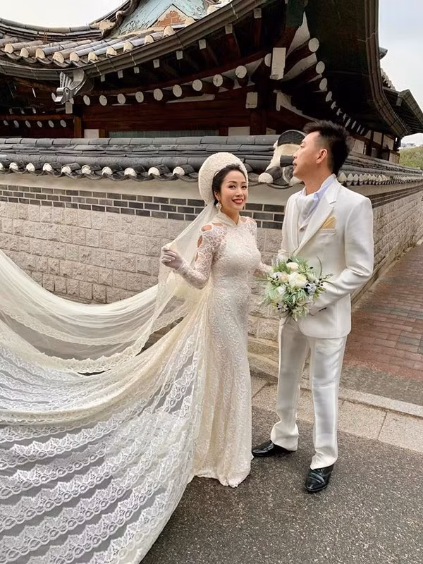 Oc Thanh Van va chong dien do ky niem 11 nam ngay cuoi-Hinh-2